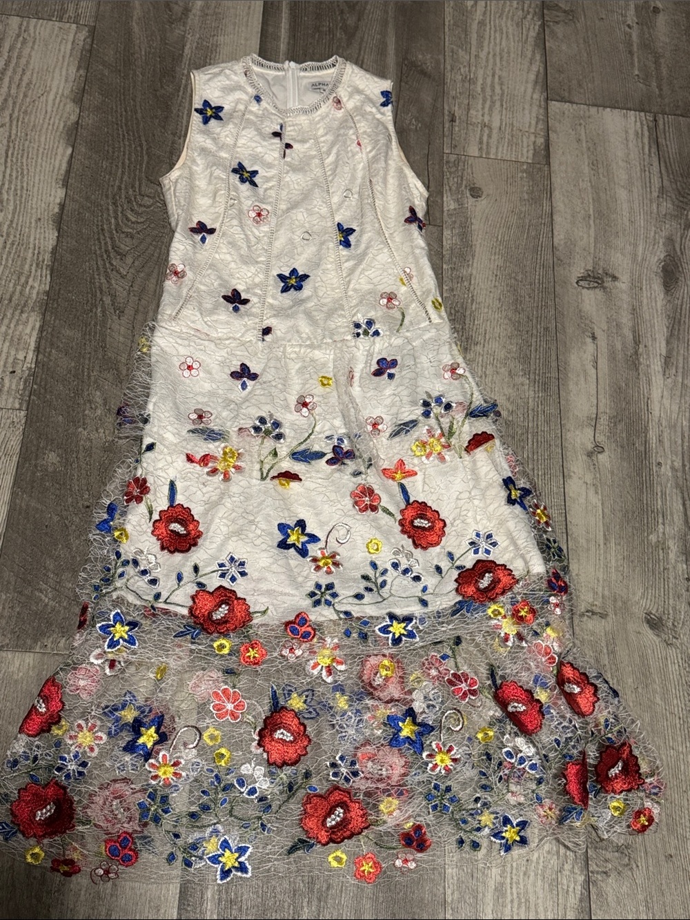 Women’s  White Floral Embroidered Sleeveless Formal Dress